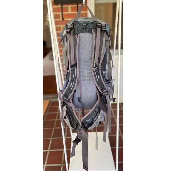 Gregory Jade 50 woman’s medium backpacking backpack. - Picture 2 of 3